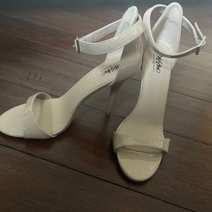 Nude Mossimo pumps